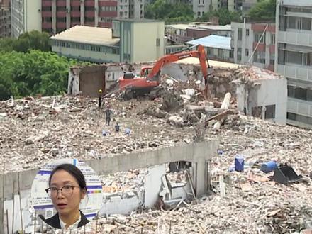 广州市建管平台为每个房屋建筑工程项目生成唯一专属二维码,实现“一项目一码、码随项目走、问题可追溯”。工人可扫码快速提交欠薪信息,系统自动纳入闭环处理流程,由项目参建单位在5天内进行化解,没有能够及时化解的,由监管部门介入督办,确保线索及时响应、有效处置。(广东台记者方力 陈众)