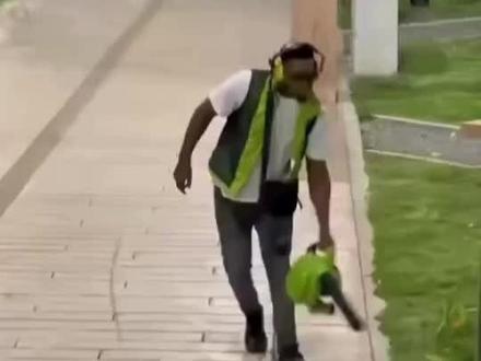 国外吹头发恶搞。