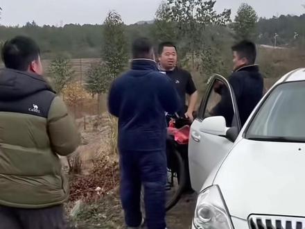 最新消息,非哥已经安全到家,吃上年夜饭啦@蓝战非 #蓝战非 #蓝战非探索地球#愿我们都是蓝战非 #蓝胖子旅行 #战放阿勒泰