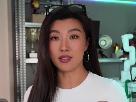 能和朋友一起玩的AI分身|教程~ 三步就够了:
1)先各自生成自己的AI分身
2)然后互相关注
3)提示词里,选你们俩,写场景和台词,直接生成
可以同框
可以演段子
可以随便怎么玩
基础模型用的是seedance2.0
生成的效果非常可以
#Seedance20 #AI六边形战士 #一句话P视频 #即梦AI