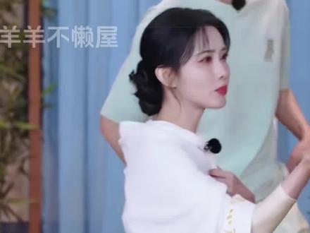 孟子义问为什么下雨了,换别人早就笑了,而他却 #娱乐#八卦