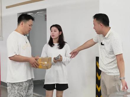 不知名快递居然到付800,快递小哥也要辨别真伪。