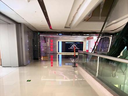 OPPO做出了无痕折叠屏?必须得去线下瞅一眼! #oppofindn6 #findn6无感折痕 #全球最平整折叠屏OPPOFindN6 #国产手机率先推出无感折痕手