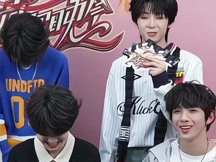 收到宝宝祝福的人 今年“岁岁安康 财源滚滚 万事如意 八方来财 一切顺利 马年大吉” #TF家族四代练习生川渝春晚 #不要贴脸n #TF家族四代练习生 @会火 @抖音热点