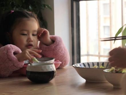 退烧食疗|妈妈必学的浓米汤
这波甲流真的太猛了,高烧几天大人都遭罪,何况孩子呢,严重脱水的时候米汤➕少许盐补充电解质
想要孩子感冒咳嗽快,一定要健脾补脾,生病期间没有比米汤更适合孩子养脾胃的了,愿所有生病的宝宝都能早日康复!#发烧 #甲流 #浓米汤 #只有宝妈才懂吧 #抖音美食推荐官