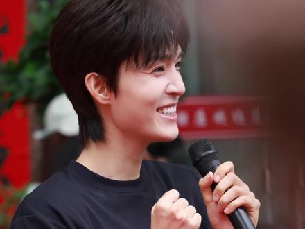 #梁思伟#溯光晴雨
@梁思伟耶 开机大吉~杀青快乐🎉