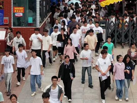 常宁二中考点, 第一个跑出来的也拍到了#高考 #常宁