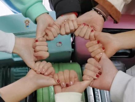 ══╮╭═══════╮
╭╯让路 ║ 开启了假期模式!
╰⊙ ═ ⊙╯╰═⊙═⊙══⊙╯
#寒假 @DOU+小助手 @抖音校园 @抖音小助手