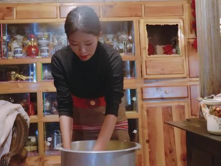 藏族常吃的酥油是怎么做的?娜朵亲手做了一大盆,你能吃得习惯吗?