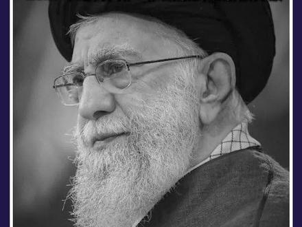 “以色列彻底打破了伊朗的底线” 伊朗国家电视台主持人泪流满面,播报了哈梅内伊遇难的消息。当地时间2月28日上午,伊朗最高领袖哈梅内伊在美以联军的袭击中身亡。#美以袭击伊朗 #伊朗 #哈梅内伊身亡