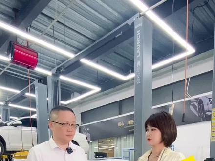 #专业的事交给专业的人 #汽车保养与维修 #浦江BBA专修 #浦江汽车保养 为什么我们不建议你换铝制的气门室盖了,发动机上重一斤,汽车多花10马力,浦江七路七七叔教你不踩坑.
