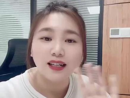 .电子税务局大变身!信息互通共享了,申报该如何应对? 姐妹们,大消息!电子税务局重大升级啦!现在自然人电子税务局(扣缴端)和全国统一电子税局实现信息互通共享了。这可太关键了,往后申报可得格外留意,因为数据要求变得更透明啦!
从收入角度看,自然人电子税务局(扣缴端)里经营所得的收入金额,和电子税务局发票开具金额是一致的。经营所得申报系统更新后,不少人申报时会遇到 “你填的成本和系统测算的成本数相差太大” 的提示,这就需要去核实解释一下。点开查看详情能发现,系统基本是根据开票信息、财务报表等来测算的。但很多个体工商户平时根本不申报财务报表,所以系统获取不到数据。那该怎么办呢?大家手工填完成本费用后,在备注栏说明下原因,然后点确认,就不会报错了。
以餐饮业个体户为例,备注原因可以这样写:公司的成本和费用,主要花在员工工资、设备折旧、房租,还有从个人农户那买蔬菜等食材上,这些很难拿到进项发票,但公司的业务和费用支出都是真实发生的,所以填报数据和系统测算金额不一样。#财税 #财务人 #会计 #电子税局 #个体户