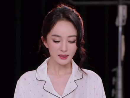 今晚直播好笑程度拉满了🥹 姐姐内心os:死嘴快憋,快憋
#杨幂 #杨幂维密最新大片 #直播录屏分享