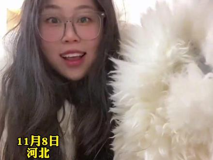 11月8日,河北。女子网购一件羊毛大衣到货试穿后,调侃:“大家好,我是座山雕”,网友:你最好不要碰到打猎#羊毛大衣 #惊不惊喜 #买家秀