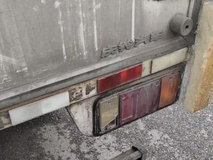 自己动手更换货车尾灯灯罩 #货车司机的生活 #修理货车