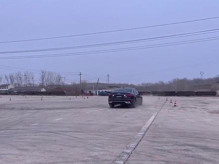 一看就会,学会了打学会了,学不会多看几遍#漂移 #倒甩 #汽车特技 #奥迪a6l #封闭场地专业动作请勿模仿