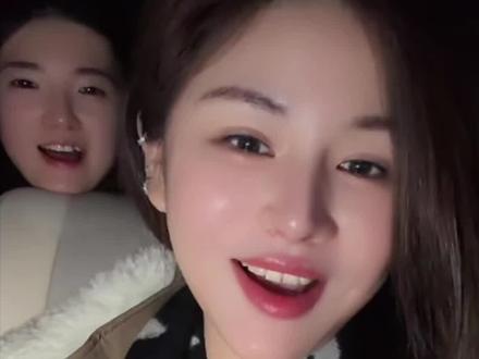 花姐被索图老师隆重邀请来奉节助农,凌晨了还在赶路真的很辛苦,花姐一点架子都没有👍🏻👍🏻👍🏻#花姐 #索图大舞台 #大不了 #直播录屏分享 #上热门