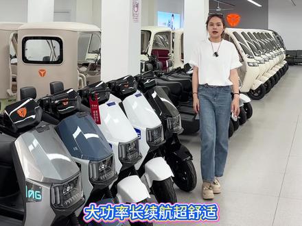 大功率,长续航,超舒适。雅迪莱战~今天给大家介绍一款我们的新款车型,雅迪莱战。搭载1200瓦动机电机,搭配72伏大电池。led三透镜大灯夜间骑行更安全,大档距,长坐垫,加大座桶空间。载人载物都方便。支持手机智能解锁。欢迎大家到万宁雅迪门店解锁~#万宁 #雅迪电动车 #雅迪莱战