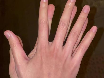 女版字母哥的手,太大了天哪!我21的手掌都没她大!绝对的静态天赋!@抖音小助手 @中国腕力运动员云墨