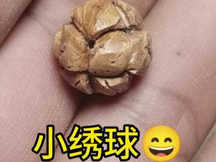 桃核小绣球雕刻教程#坚持纯手工雕刻 #制作过程 #手工制作 #手艺人 #桃核雕刻 @斗加小助手