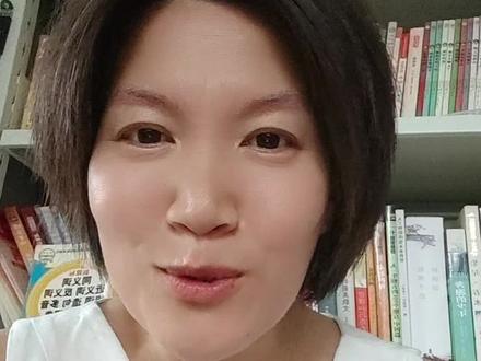 国家已定!2026年新教材全面启用 国家从2024‑2026年分三年落实新版教材,由应试教育转向素养教育。如今学校不再统一配备教辅,家长要自主安排暑假学习,利用假期补齐薄弱内容,防止开学跟不上进度。#五升六暑假规划 #小升初干货 #新课标 #教材改革 #小学家长