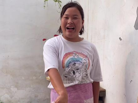 今天拿荆芥做个好吃的,破例炒了两个菜,也没让婆婆给我烧锅,我笑着说要给婆婆分家,婆婆听了笑了@DOU+小助手