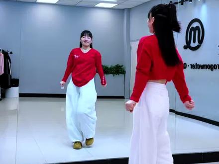 新舞推荐《玉芬啊玉芬你让彪哥好伤心》背面音乐教程 #一学就会系列 #零基础学舞蹈 #全网都在跳这个舞 #玉芬啊玉芬你让彪哥好伤心 #舞蹈课堂随拍 @巧妙 @DOU+上热门 @DOU+小助手 @抖音创作小助手