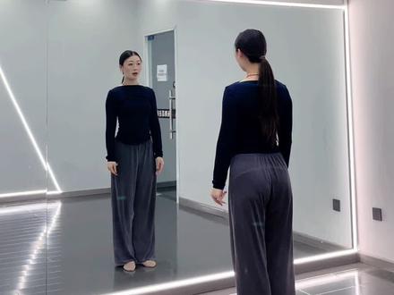 你不必是一朵花,不用开给谁看#古典舞 #古典基础 #胡杨舞蹈开封鼓楼店 #舞蹈镜面分解教学