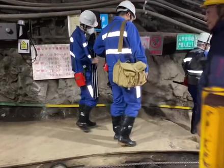 #致敬劳动者 下个井得这么折腾!