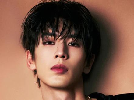 张凌赫微博之夜造型:双面魅力加载完成~#张凌赫 #微博之夜 #张凌赫微博之夜 #时尚 #红毯