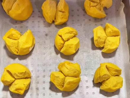 过年做金灿灿的南瓜开花馒头,寓意超吉利:
金玉满堂、花开富贵、日子蒸蒸日上、财源滚滚来!#南瓜开花馒头 #花样面食 #美食教程 #抖音美食推荐官