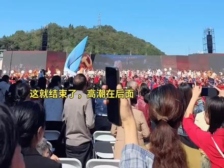 #打卡好去处 #烟花 #烟花秀 #旅行推荐官 #旅行大玩家
湖南浏阳从明天开始一年一度的烟花秀来了,11月份有三场,23号的活动比较大。从白天放到晚上的七彩祥云治愈烟花你见过吗?哪种烟花是你的最爱?