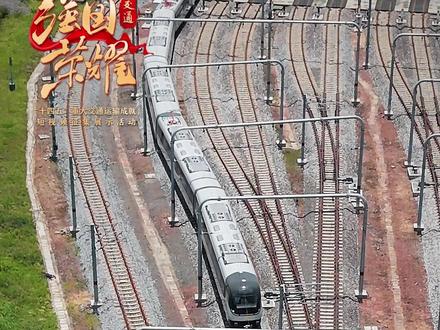 合肥轨道六号线智能驾驶系统大揭秘!同时搭载激光雷达与毫米波雷达,实现轨道前方250米精准扫描,一秒内可以完成识别障碍并紧急刹停,为安全保驾护航。#强国荣耀交通新征程 #地铁 @合肥轨道交通集团