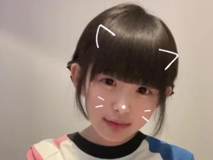 那个姑娘戴不上是因为墨镜的问题啦!#手势舞#小芋头摇 #BKDD星星旗帆插肩袖短袖