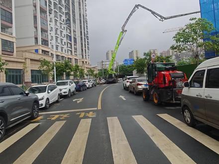 泵车架好,遇到搅拌车中途罢工 #泵车 #搅拌车