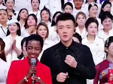 大高手!《爱是你我》卢旺达团队艾美唱得确实不错,确实优秀👍👍👍