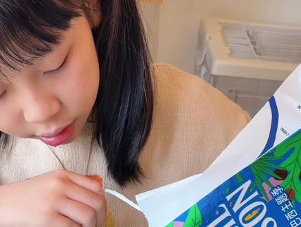 给粉丝DIY礼物啦~咖啡香小马项链 #手工diy #手工 #马年项链 #谢谢宝贝光临我的生活 #人类幼崽成长计划