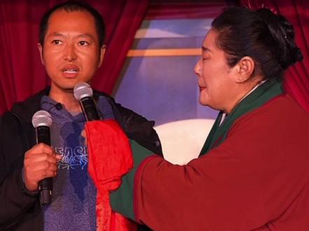 万岁山武侠城王婆说媒名场面想找个为我洗衣做饭的#万岁山武侠城#王婆说媒#开封王婆说媒名场面