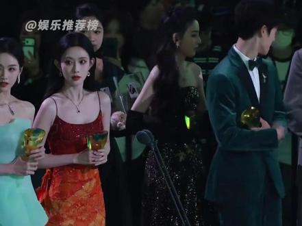 这几个人咋这么可爱 #星光大赏 #宋祖儿 #李昀锐 #孟子义 #宋祖儿发现站昀孟中间的反应