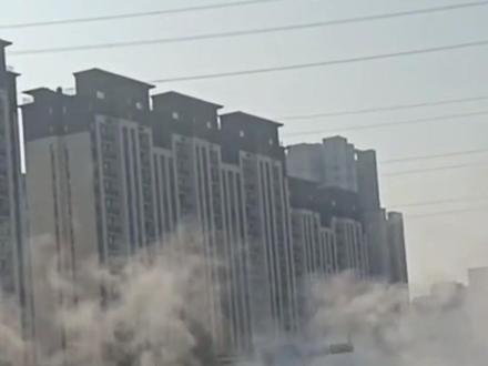 济南奥体中路热力管道爆裂后续:影响3.36万平方米采暖,预期18日0点恢复供暖。