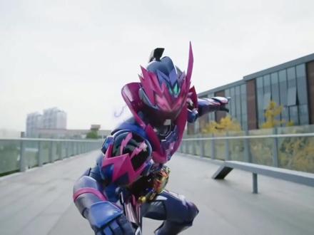 霆曜对战翼火蛇星将 回光抢走翼火蛇卡牌#铠甲勇士