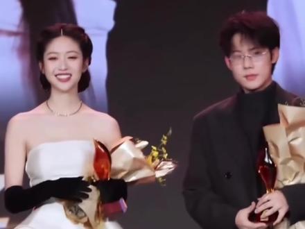 周奇向涵之被网友称为内娱光速分手,因为从他们恋情在曝光仅仅24小时便火速终结。#周奇向涵之分手 #周奇 #向涵之 #司晓迪