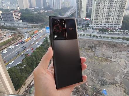 小伙卖了苹果13置换的努比亚Z40 Pro,室友看这摄像,羡慕疯了! #科技改变生活 #数码科技 #努比亚