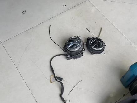 避坑的案例,汽车保险公司员工,装了两次副厂倒车影像,最后还是找到我安装一套原厂的翻盖工艺走线才是最重要的,话说这个职业免费给你的也是垃圾的何况花钱了呢#迈腾 #迈腾翻标摄像头