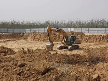 拆迁七年了,终于开始动工了,回家看到希望了………#施工现场实拍 #为建设者鼓掌
