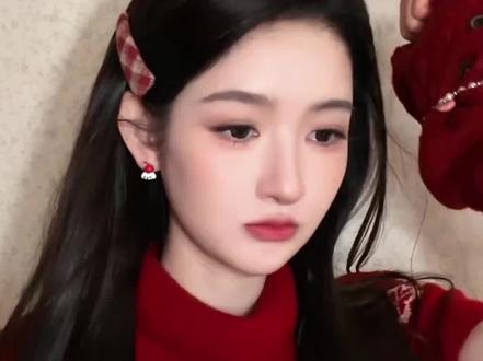 让俩天生的抽象圣体同框了,没有保持苹果肌扁平的义务!#当内娱最抽象的两个人一起吃鸡