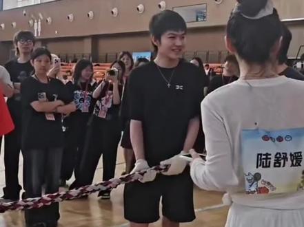 梦之队就这样被降维打击 KPL运动会拔河项目清算时刻来了。
#2026康平路运动会 #KPL新星计划 #KPL梦之队 #降维打击