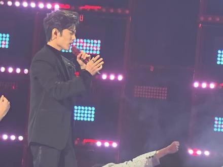 《现在不跳舞要干嘛》肖战直拍
内场第一排视角,现场太撩过于激动了有一半没录上#肖战 #东方卫视跨年晚会