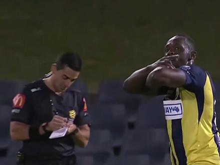 世界上跑得最快的飞人博尔特参加足球赛,并打进两球#足球的魅力 #博尔特