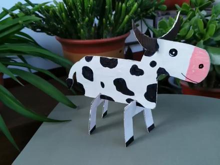 快递纸盒做的立体奶牛,也可以用同样的方法做其他喜欢的动物哦#手工#亲子手工@抖音小助手 #vlog我的日常